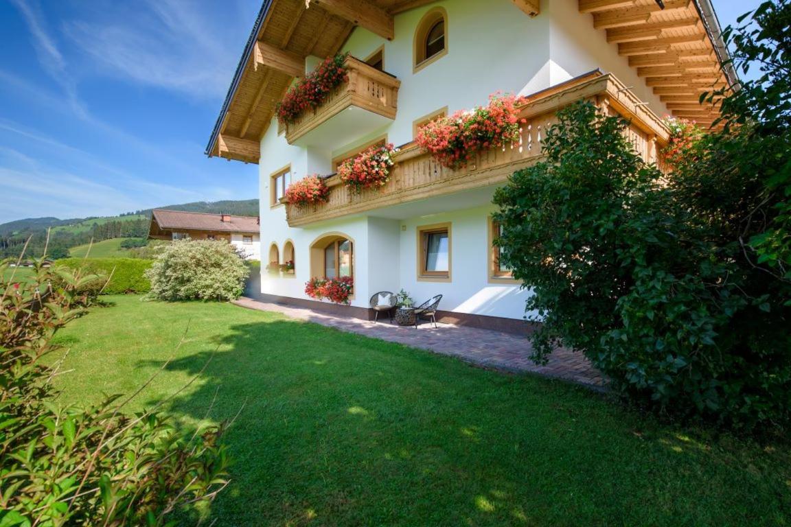 Appartement-Gaestehaus Ursula Flachau Exterior photo