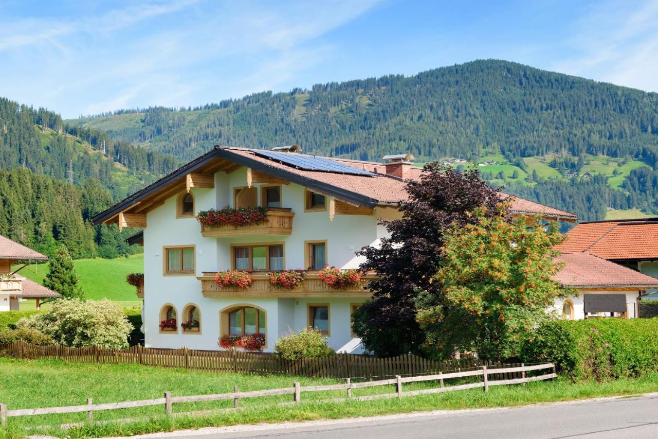 Appartement-Gaestehaus Ursula Flachau Exterior photo