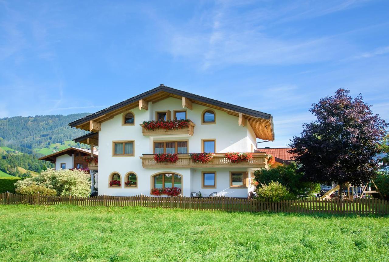 Appartement-Gaestehaus Ursula Flachau Exterior photo