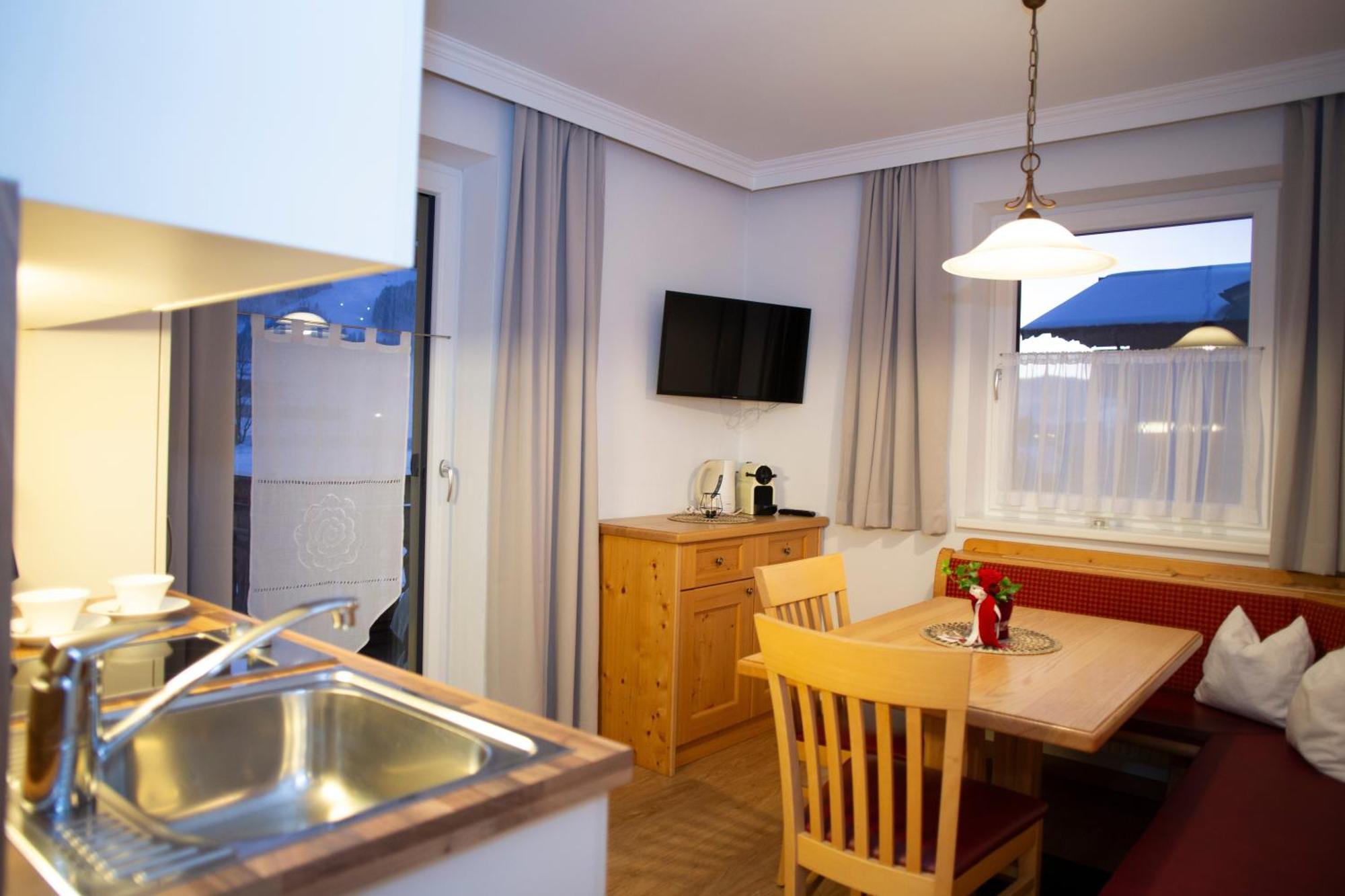 Appartement-Gaestehaus Ursula Flachau Exterior photo
